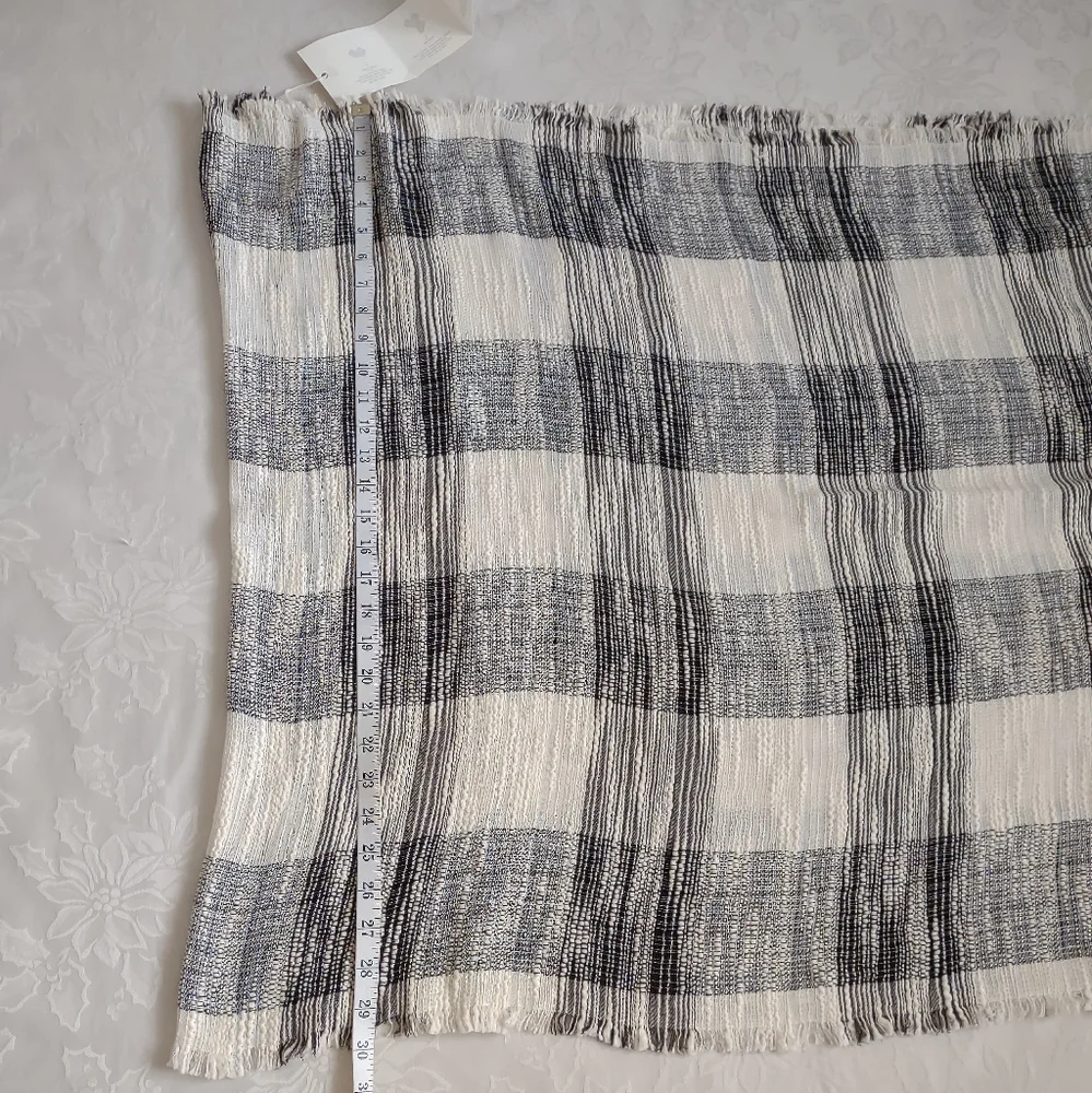 New 🎀 Loft infinity scarf plaid Tartan Knit - Picture 3 of 6